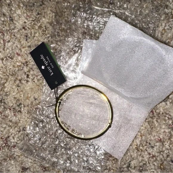 NWT kate spade ♠️ Spot The Spade Enamel Hinged Bangle bracelet - Picture 4 of 6